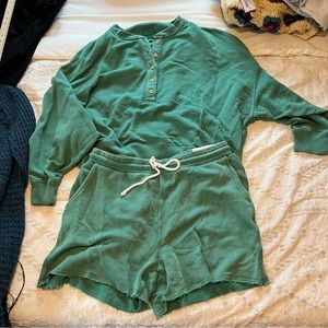 American Eagle Outfitters size XL Green Shorts and Sweater set